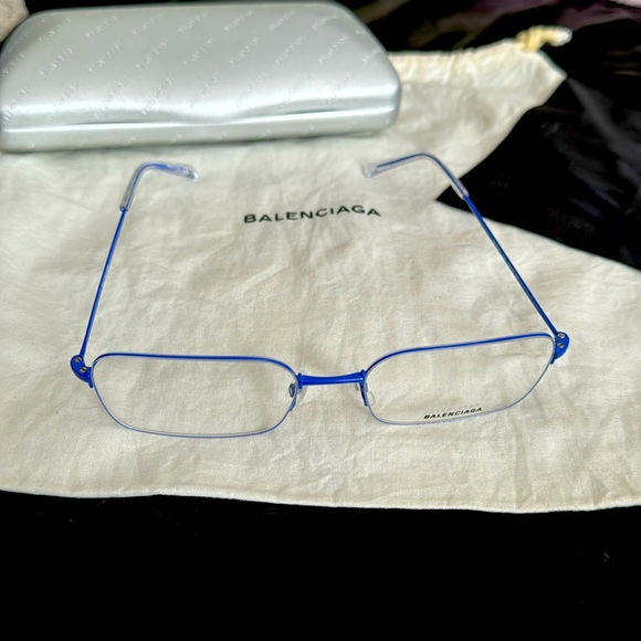 Balenciaga - Picture 1 of 7